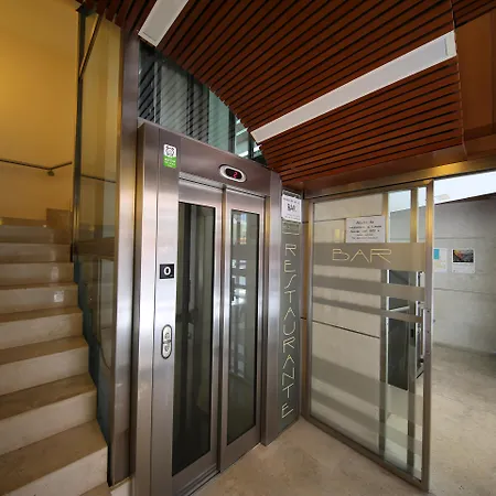 Alda Entrearcos מלון Burgo